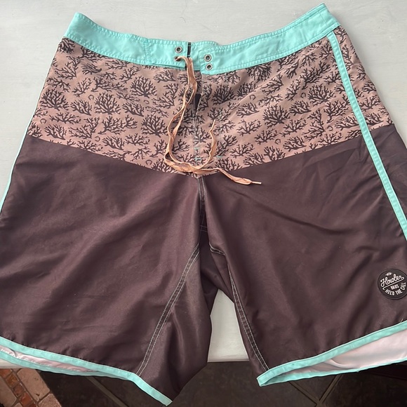 HOWLER BROS SHORTS - Picture 1 of 4